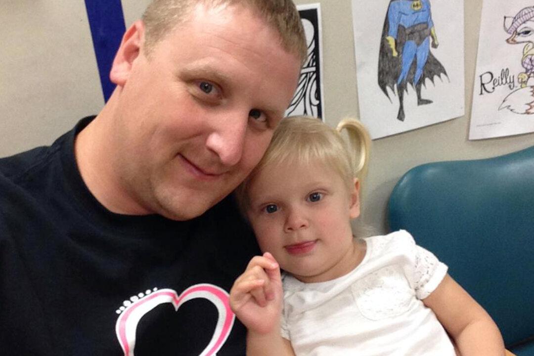 Dad Gets Yelled at by Stranger for Carrying Sick Daughter, His Response Leaves Man in Tears