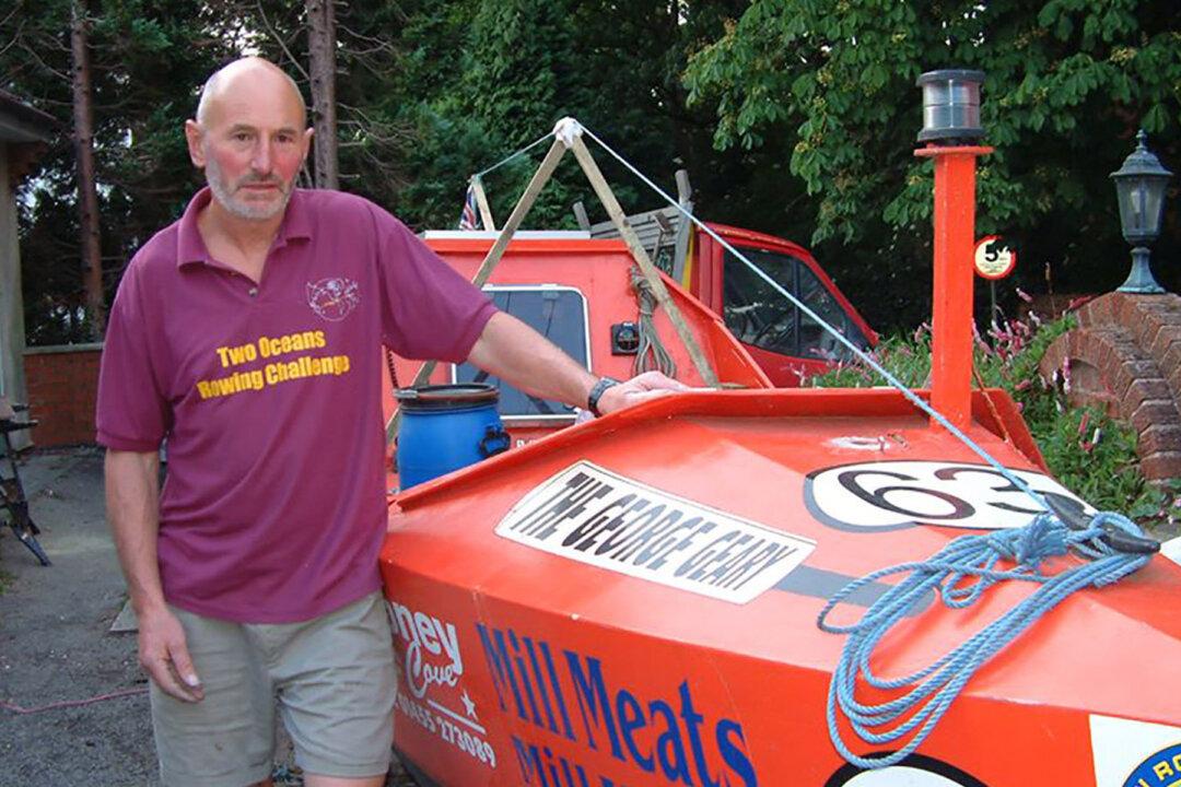 72-Year-Old Man Rows Boat Across Atlantic Ocean in 96 Days, Setting New Guinness Record