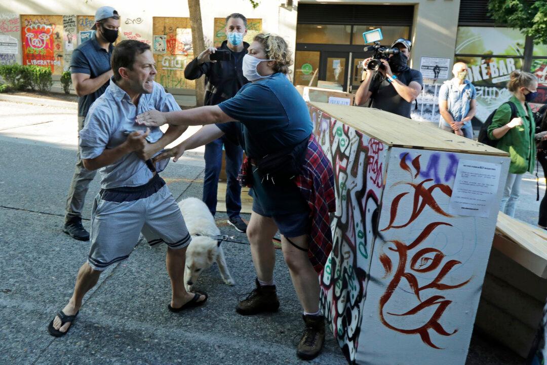 Seattle Mayor Meets With Protesters Over Dismantling Zone