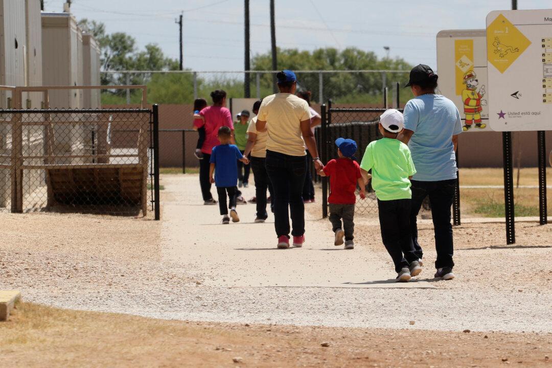 Federal Agency Closing Down Illegal Immigration Facility in Texas