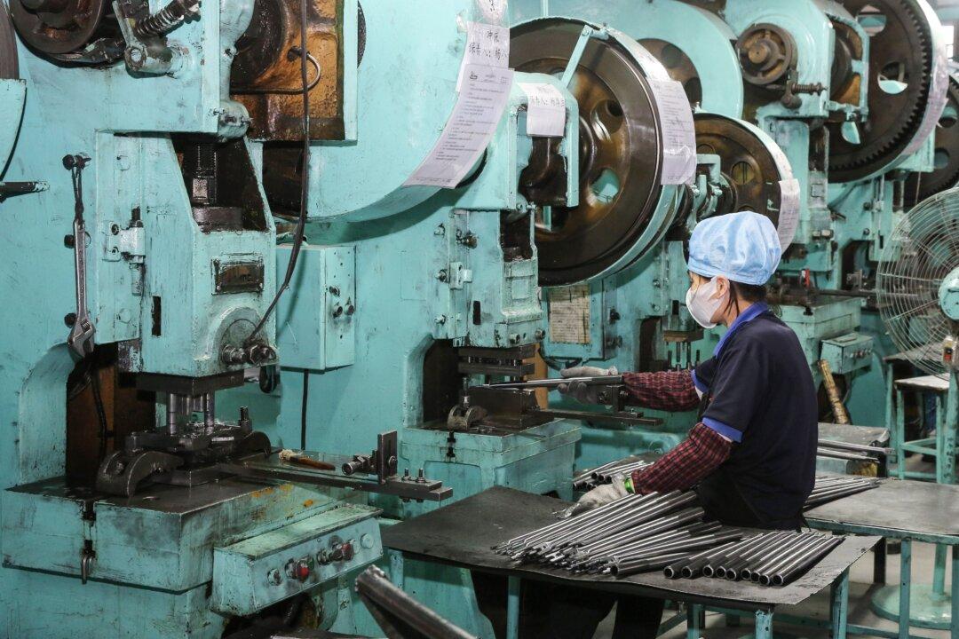 China’s Factory Activity Likely Slowed in June on Subdued Global Demand