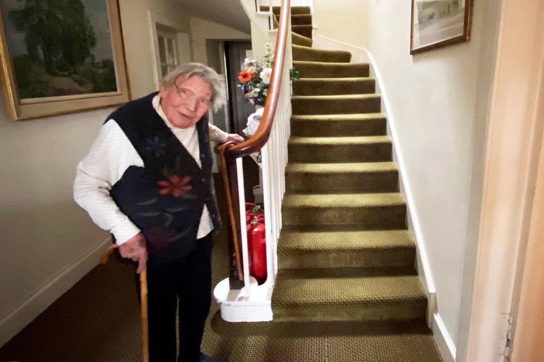 Grandma, 90, Climbs Stairs Equivalent to the Height of a Mountain, Raises Money for NHS