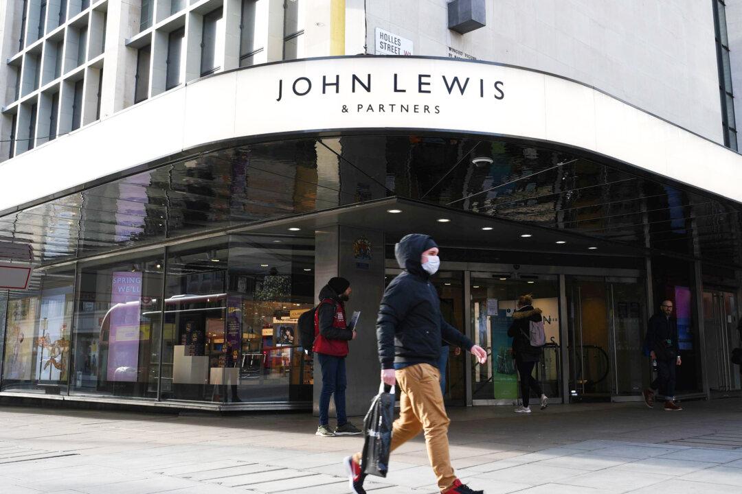 Biggest Ever Recorded Quarterly Jump in UK Retail Sales: Official Report