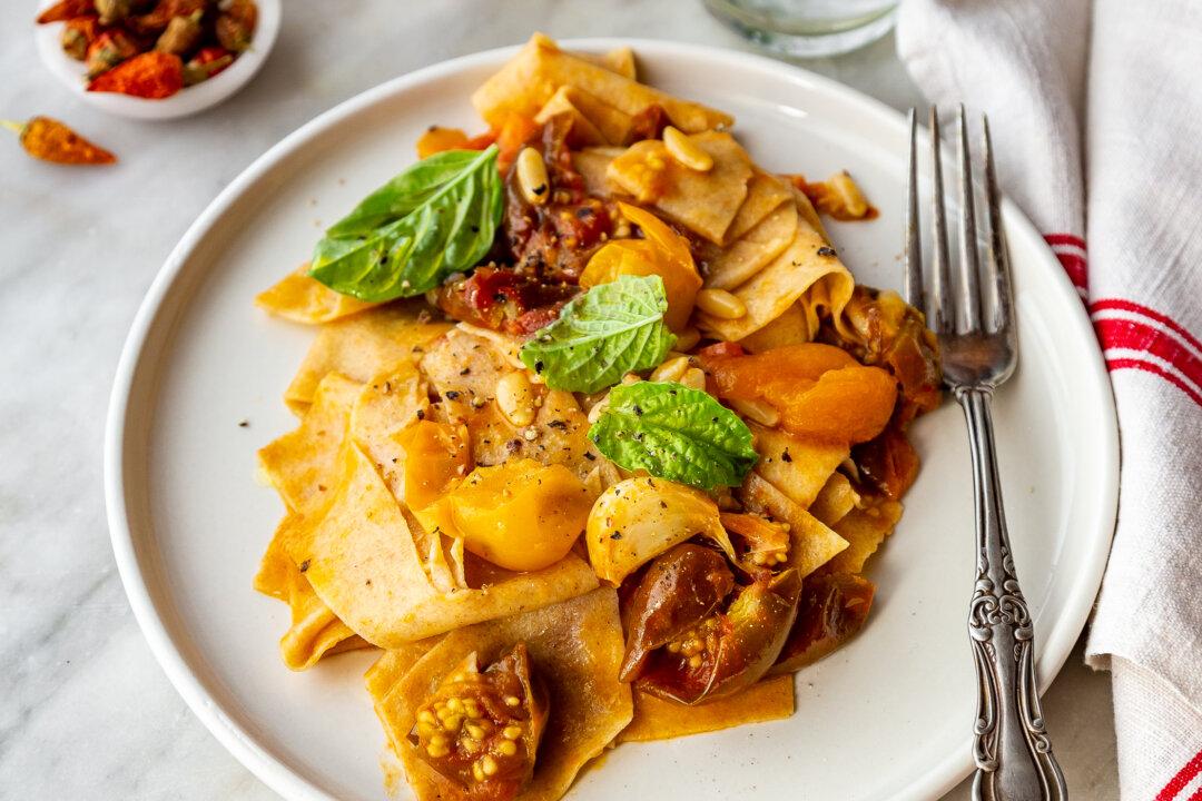 Pasta With Burst Cherry Tomato Sauce