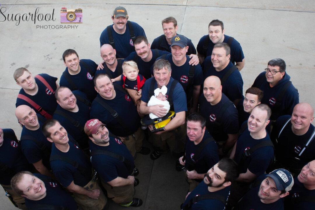 Late Firefighter’s Newborn Pays Tribute to Her Dad in a Moving Photoshoot With 26 Firemen