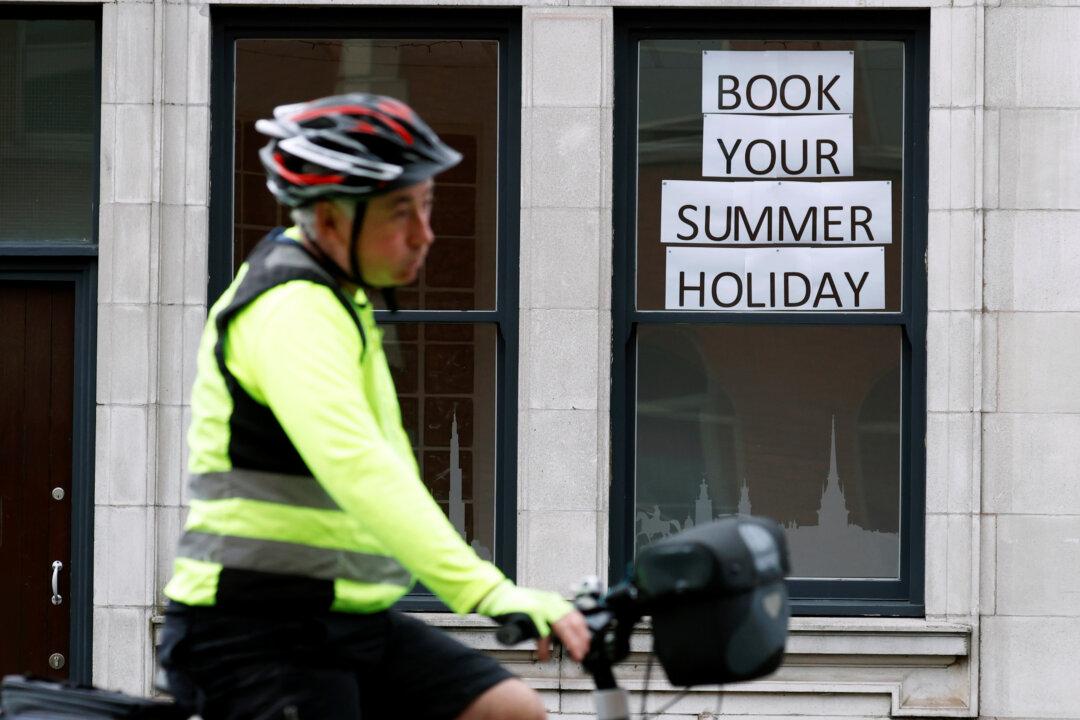 Beaches Beckon as England to End Quarantine for Over 50 Countries, but Not US