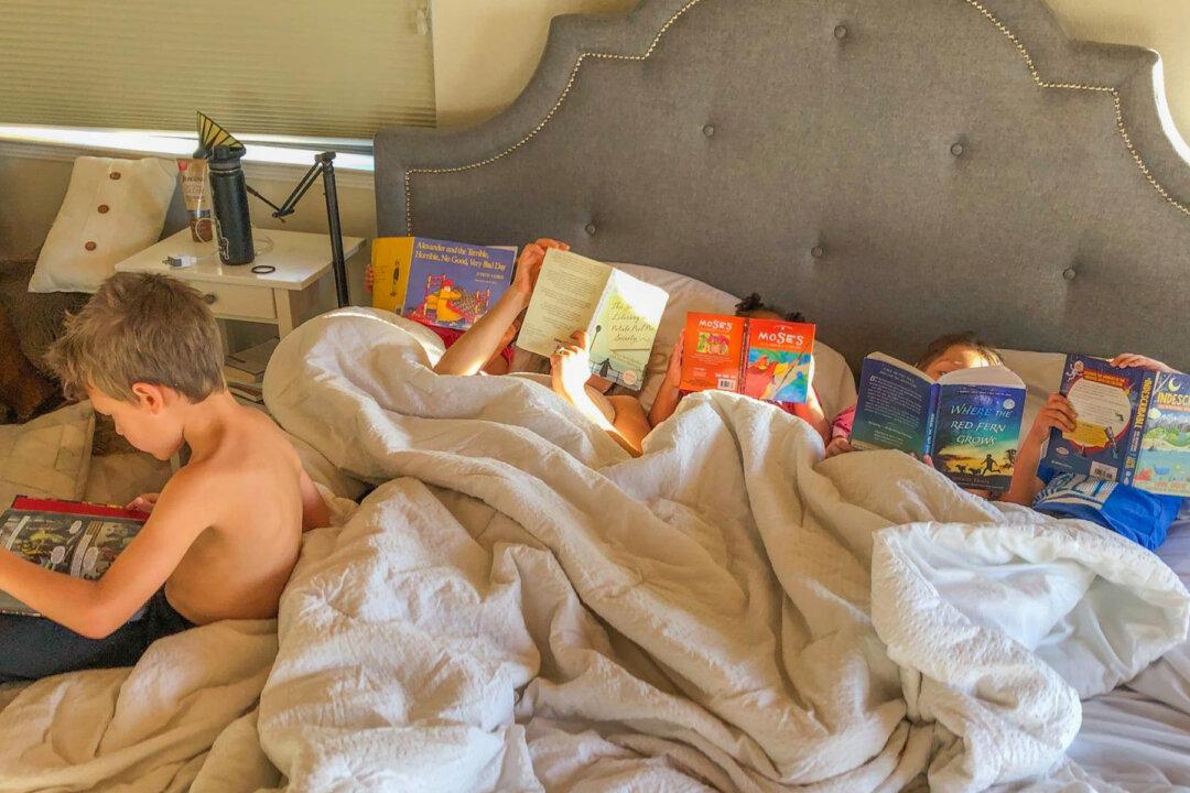 Mom Puts Her Kids on a ‘Screen Detox,’ Shares Amazing Results of Its Positive Impact