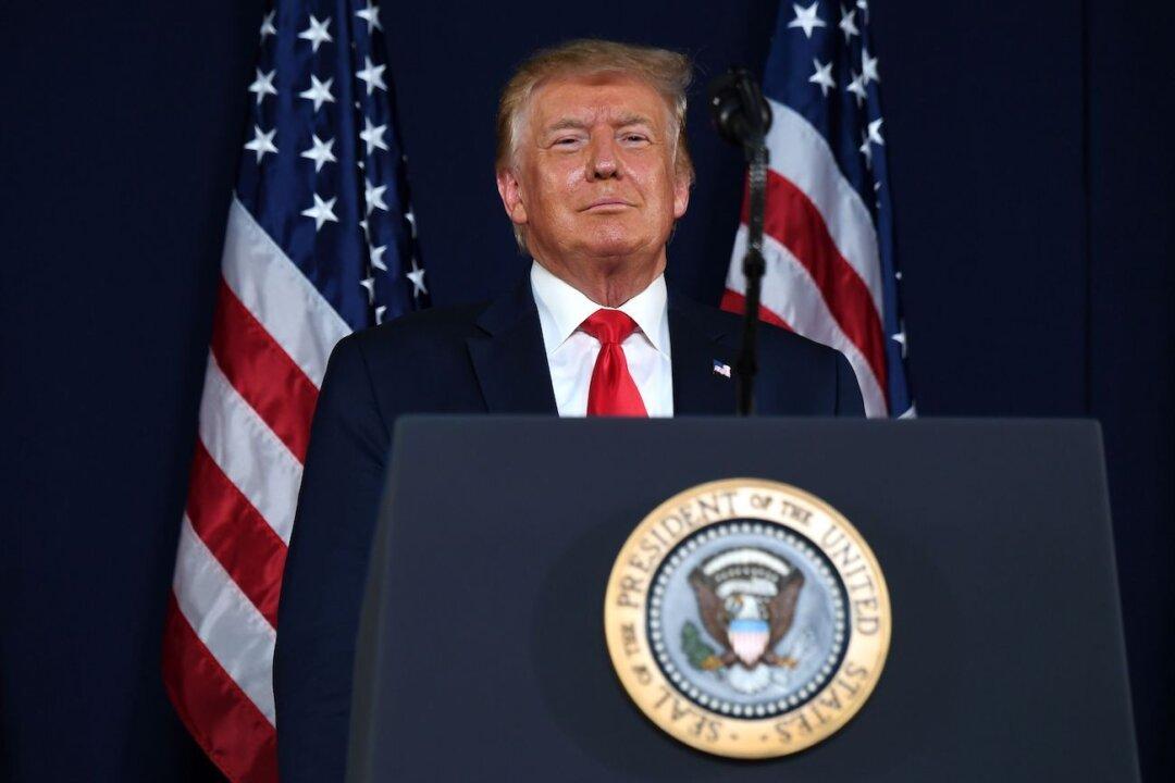 Trump Signs Extension on Paycheck Protection Program