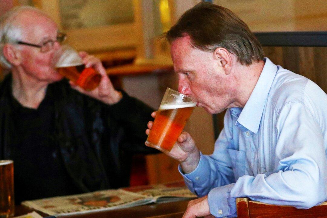 Hospitality Reopening Boosts UK Economic Rebound