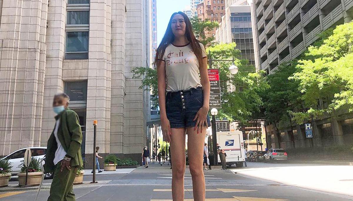 Woman With 52.8-Inch Legs Loves to Wear High Heels, Shorts: ‘I Love My Long Legs’