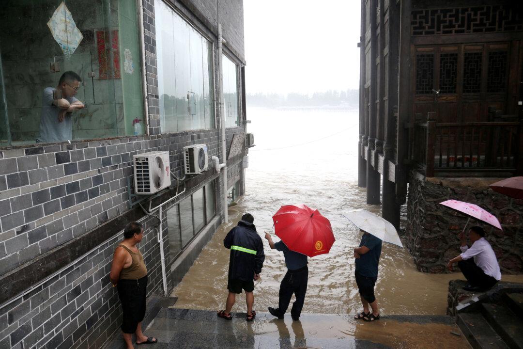 China Raises Emergency Level as Heavy Rain Triggers Floods