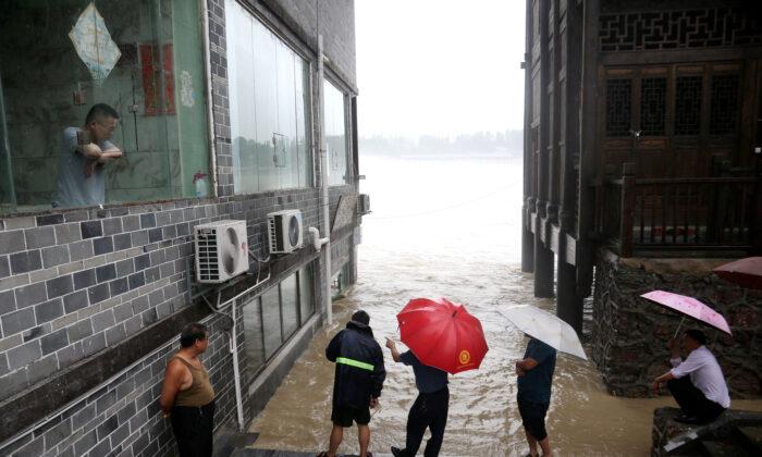 China Raises Emergency Level as Heavy Rain Triggers Floods