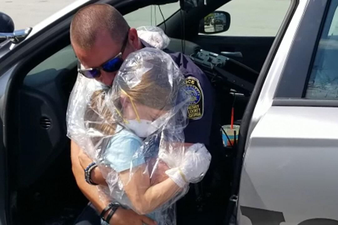 Georgia Officer’s Daughter Wraps Up in Protective Gear and Gives Her Dad an Emotional Hug
