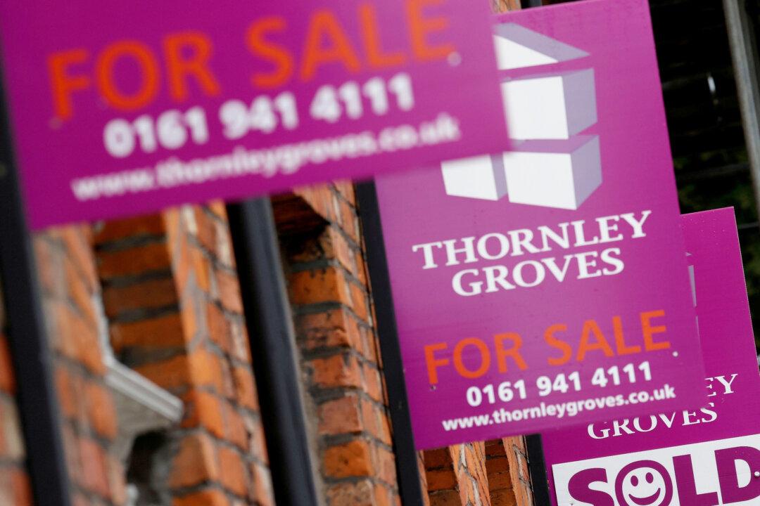 UK House Prices Picked Up in July, May Drop in Late Autumn