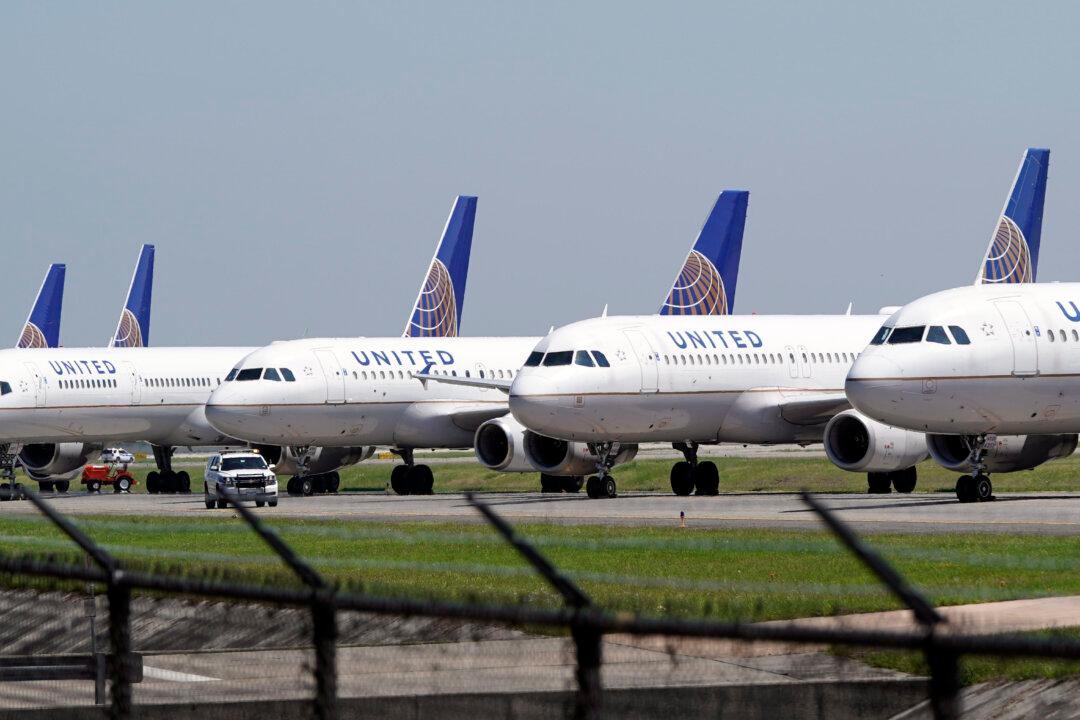 United Gets Deal With Pilots, Delta Seeks 1-Year Pay Cut
