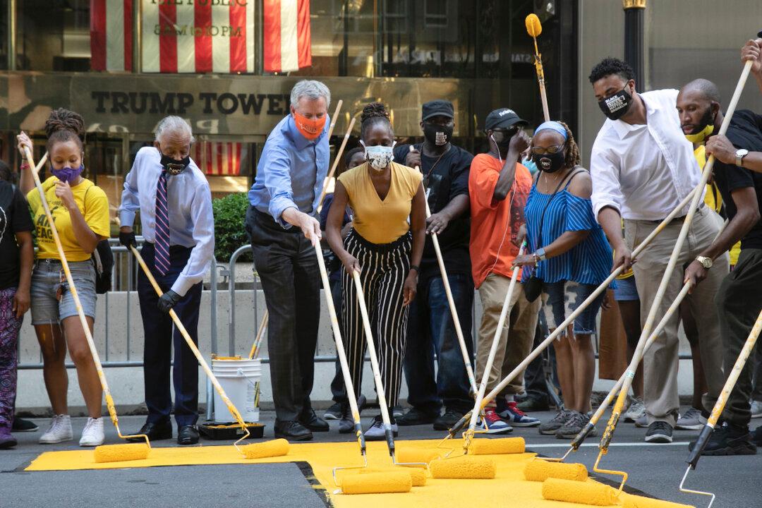 NYC Mayor Helps Paint ‘Black Lives Matter’ Mural in Front of Trump Tower