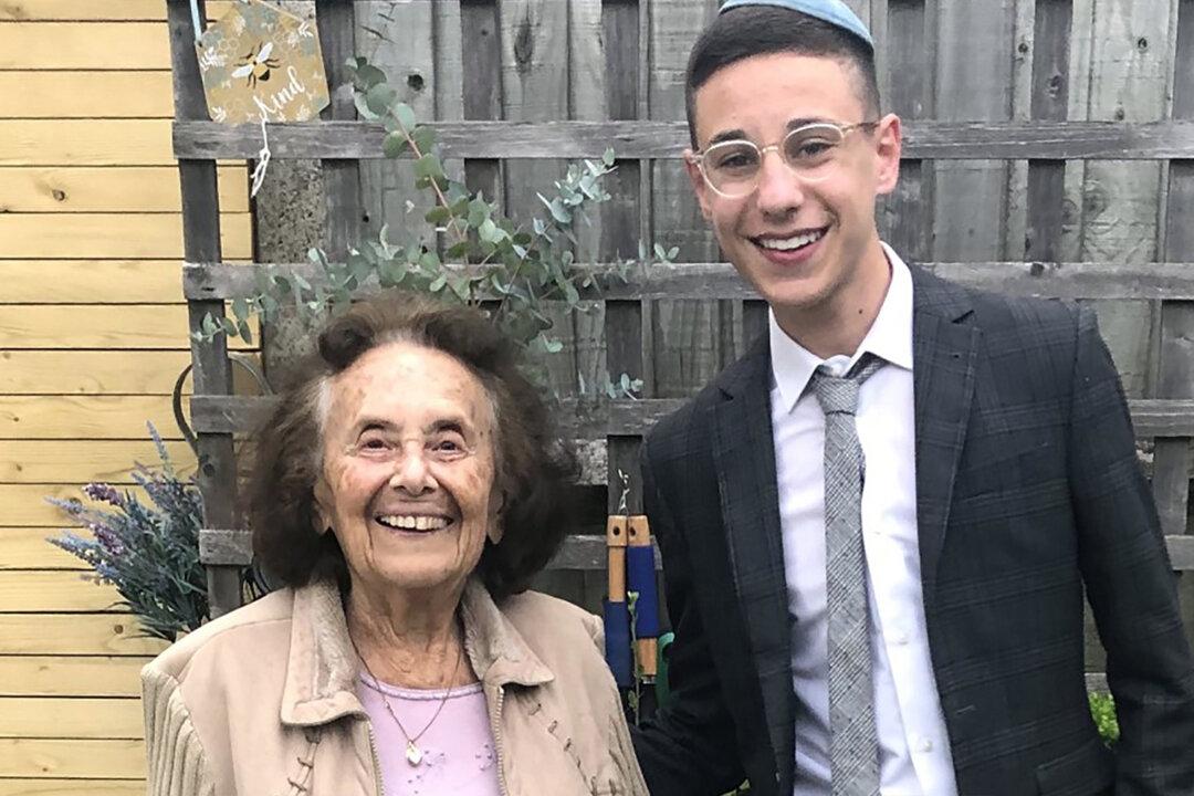 Auschwitz Survivor to Meet the Family of a Soldier Whose Kind Gesture Once Gave Her Hope