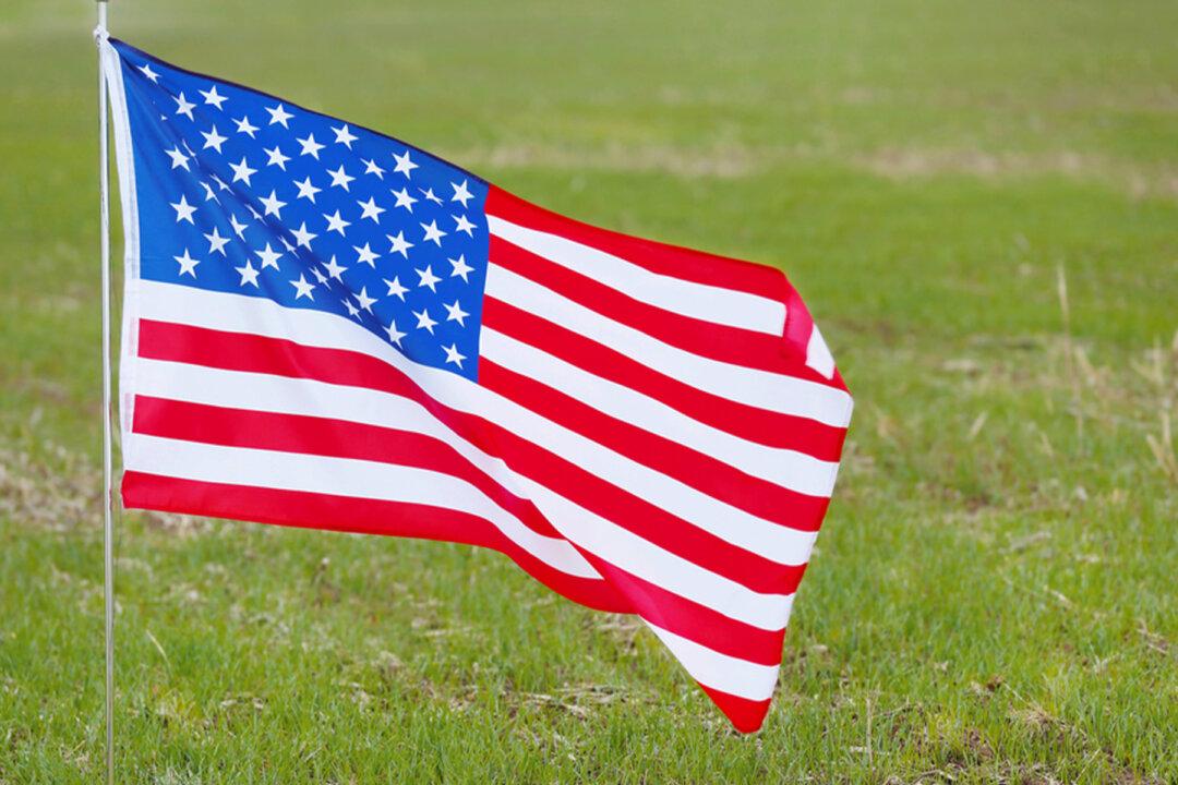 Thief Who Stole US Flags of Fallen Heroes From Church Returns Them With Note of Apology