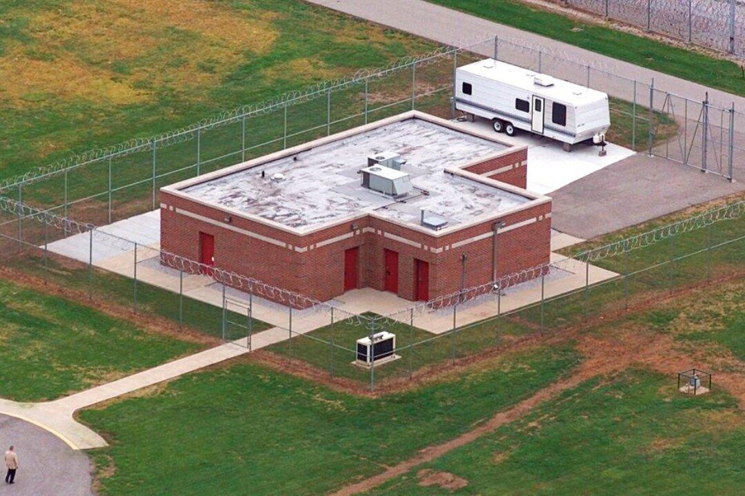 Justice Department Seeks to Overturn Order Halting Execution