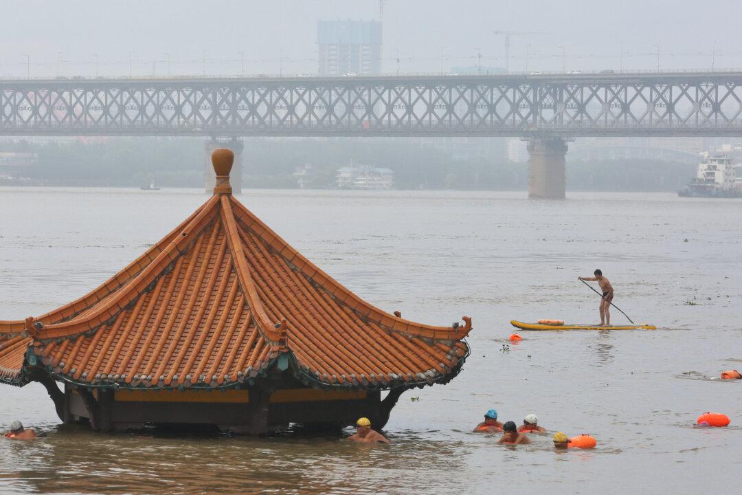 China Raises Flood Alert to Second Highest Level