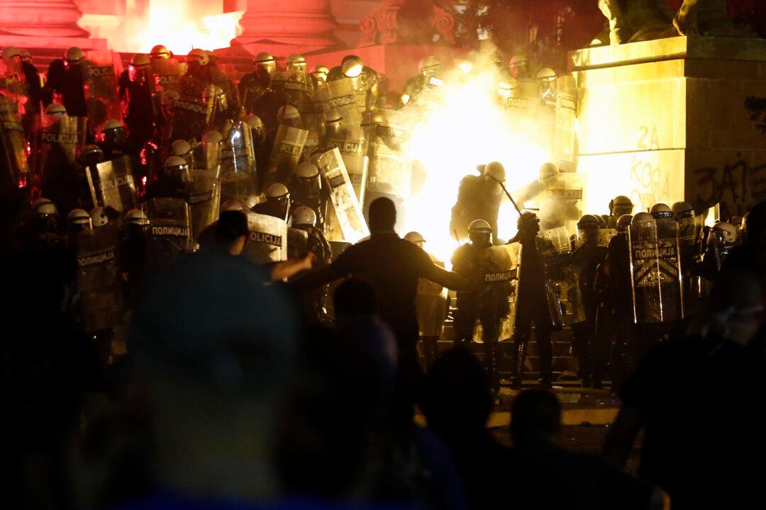 Serbian Police Detain 71 After 4th Night of Virus Protests