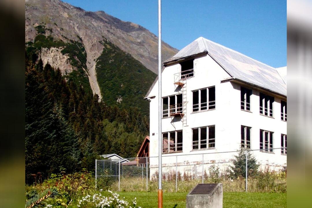 Alaska City Mulls Razing Site Where 1st State Flag Flew