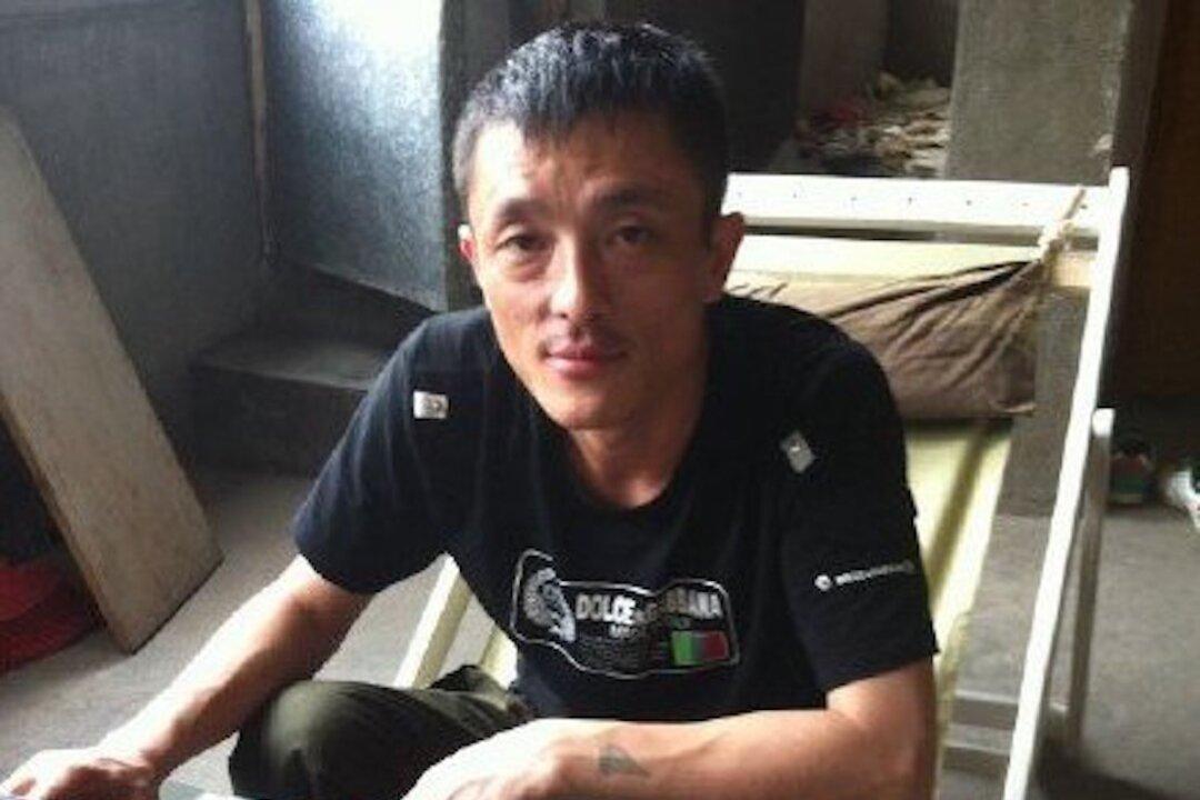 Chinese Activist Journalist Stands up Against Torture in Prison