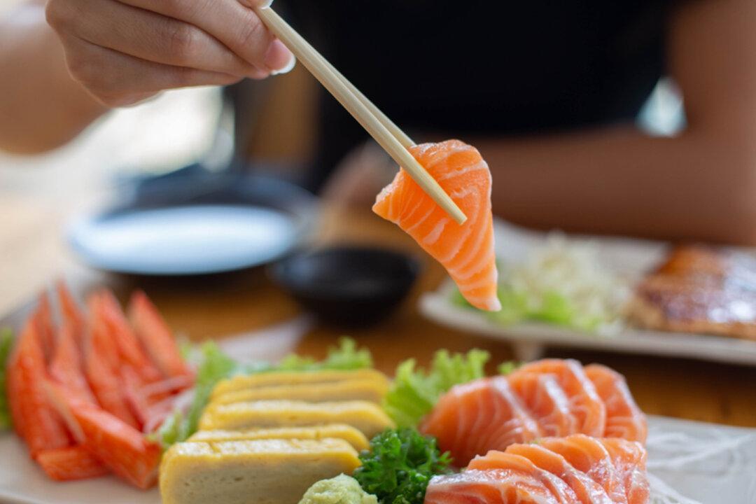 Doctors Remove 1.5-Inch Round Worm From Woman With Sore Throat After Eating Sashimi