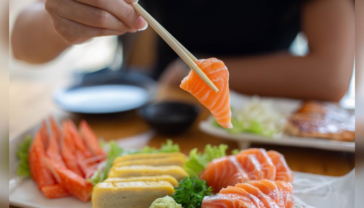 Doctors Remove 1.5-Inch Round Worm From Woman With Sore Throat After Eating Sashimi