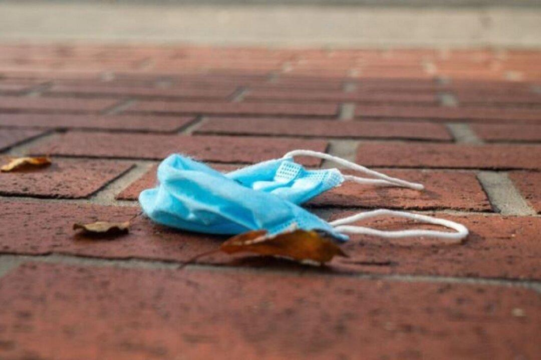 Man Killed by Police After Stabbing Over Wearing a Mask