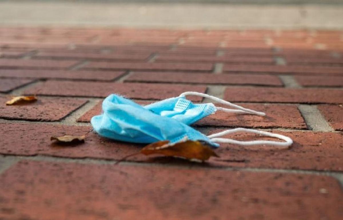 Man Killed by Police After Stabbing Over Wearing a Mask