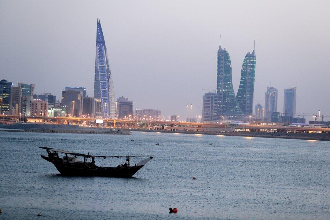 Bahrain Seeks to Restore Ties with Iran, King Tells Putin in Moscow