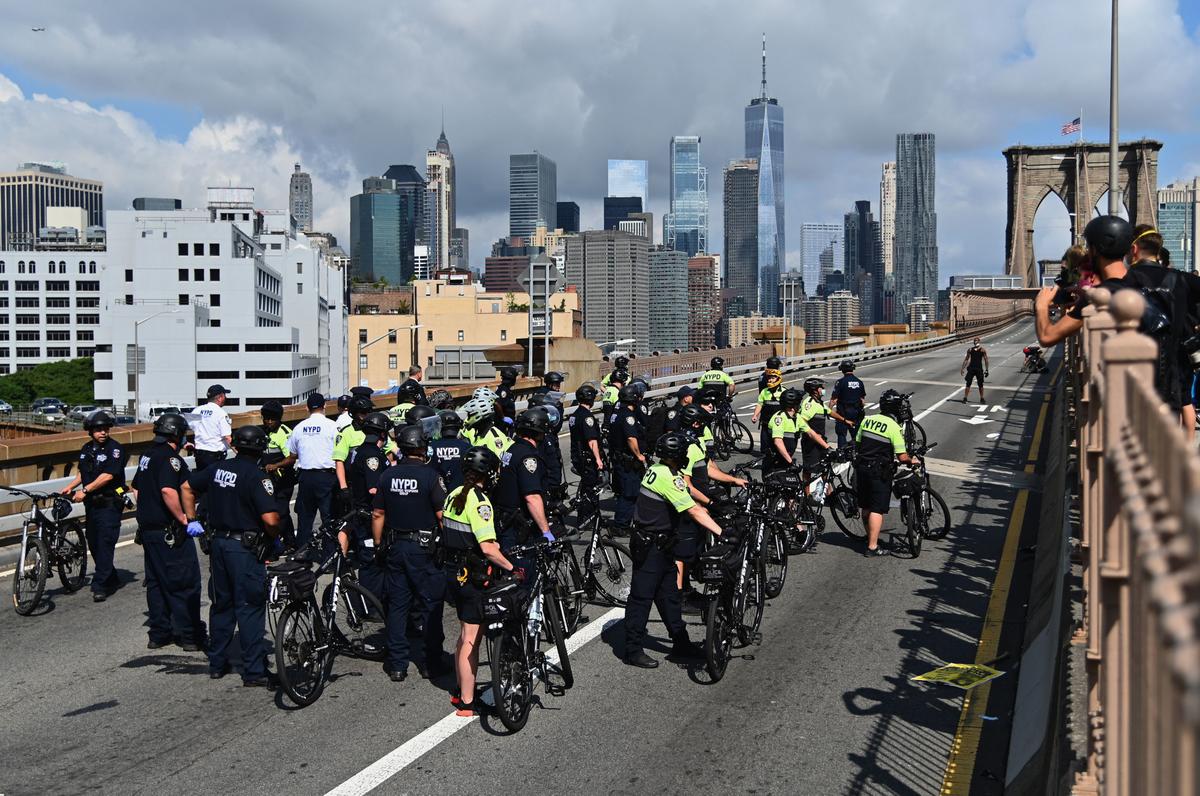 Dozens of Protesters Arrested, 3 NYPD Officers Injured Following Clashes on Brooklyn Bridge