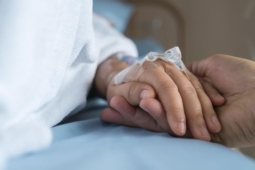 Couple of 69 Years With Terminal Cancer Clutch Hands, Share Final Goodbye in Hospital