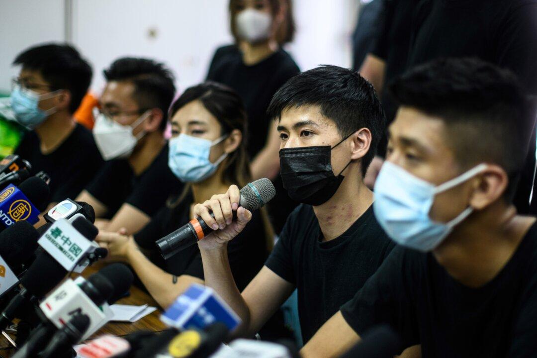 Unofficial Hong Kong Vote Sees New Generation Take Over Battle for Democracy