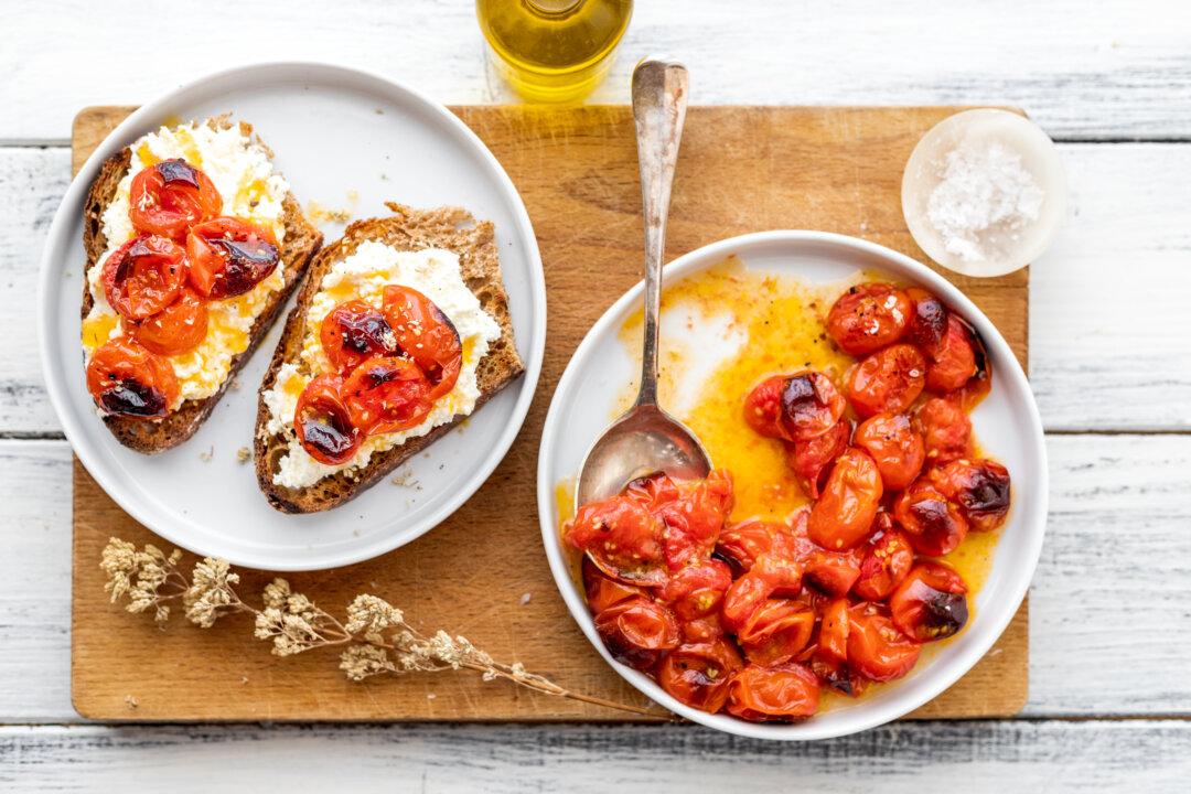 Ricotta and Roasted Tomato Crostoni (Crostoni di Ricotta e Pomodori)