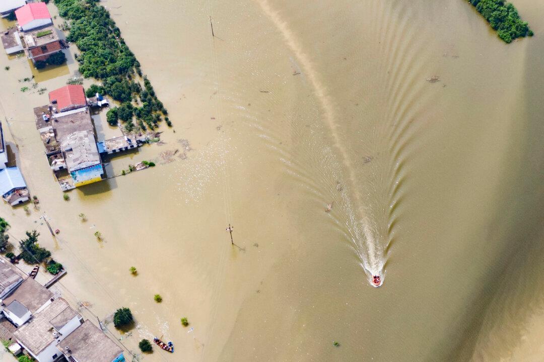 China’s Mighty Yangtze Nears Crest Again, New Floods Feared
