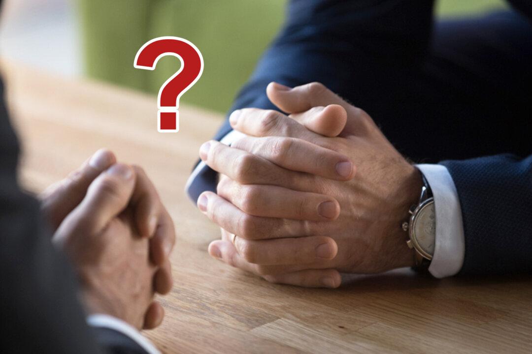 How You Clasp Your Thumbs Reveals Your Personality Type–Are You a Perfectionist or Empath?