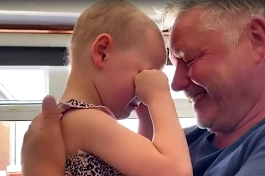 4-Year-Old Girl With Cancer Gives Dad a Hug After Being 7 Weeks Apart in a Tear-Jerking Video