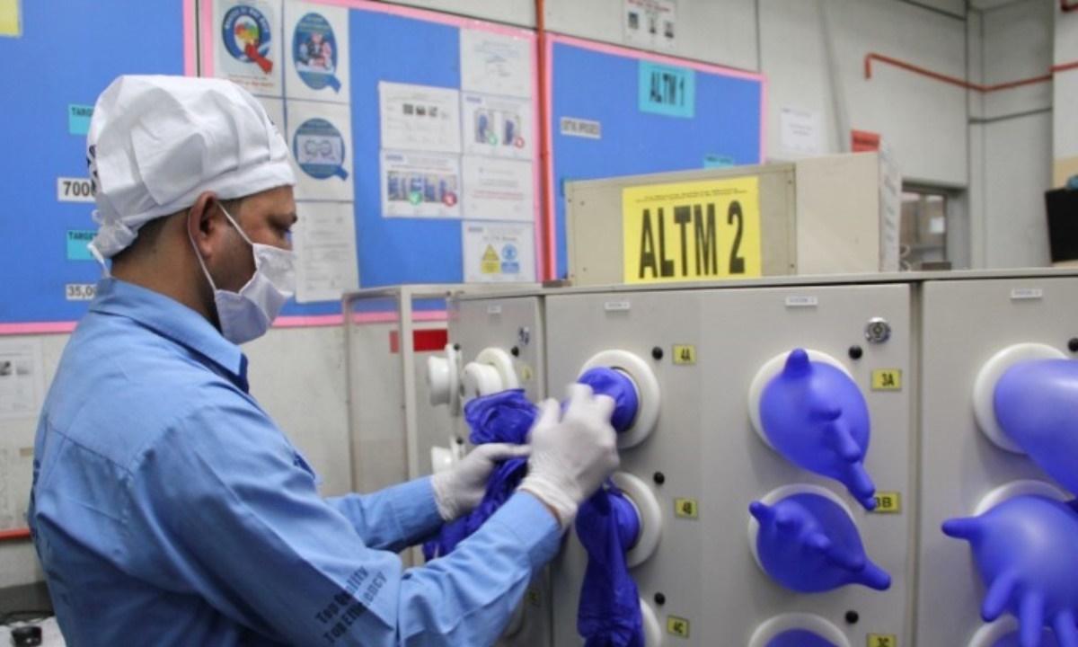 Amid Virus Crisis, US Bars Imports of Malaysia’s Top Glove Over Labor Issues