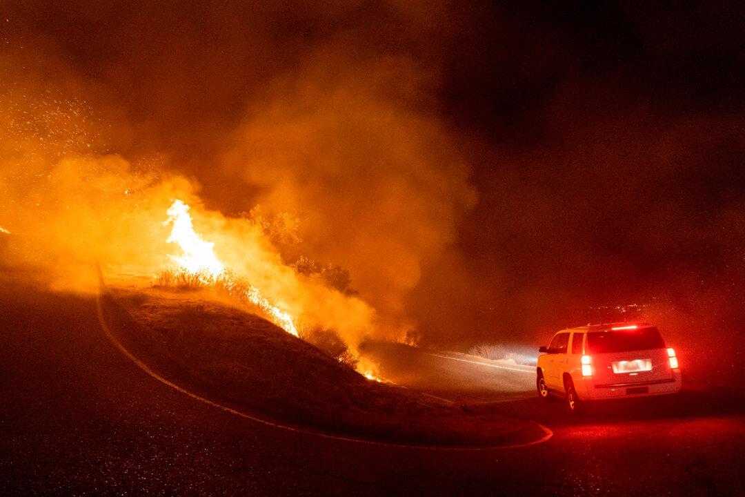 Utah Sheriff’s Deputy Rescues 2 People From Wildfire Who Were ‘Running for Their Lives’