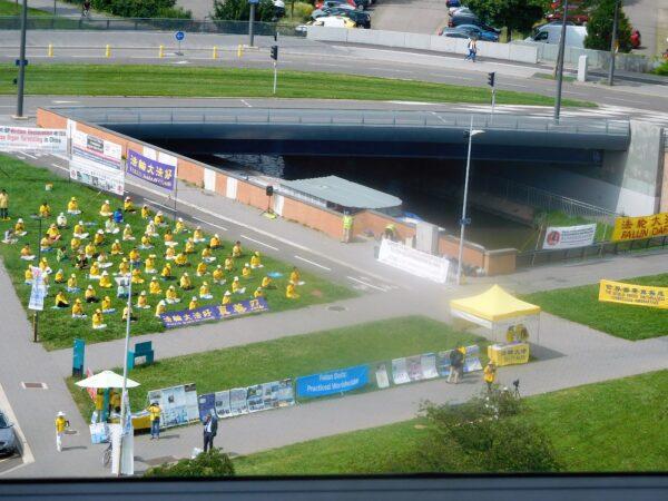 Falun Gong practitioners in front of European parliament building, in Strasbourg, France, on June 7, 2016. (Courtsey of Eddie Aitken)