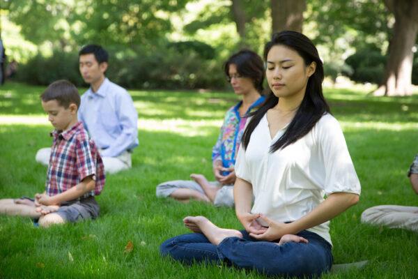 Falun Gong practitioners meditate in a park in Toronto in 2014. (JOFFERS951)