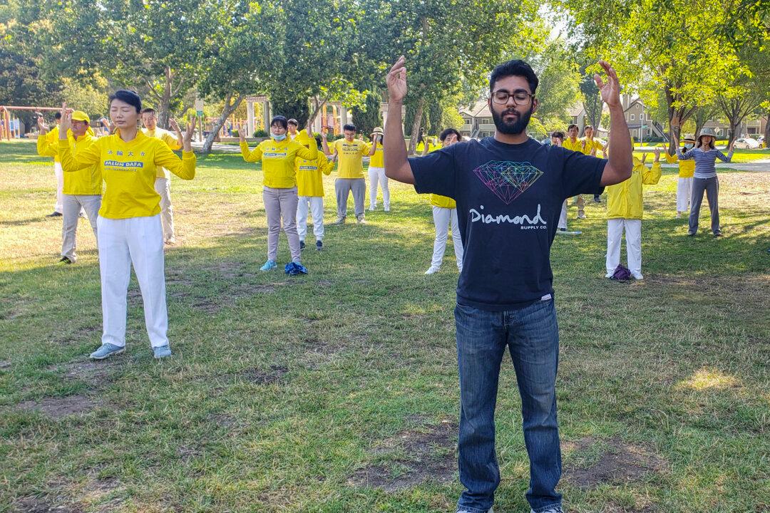 Falun Dafa Practitioners in California Mark 21 Years of Persecution