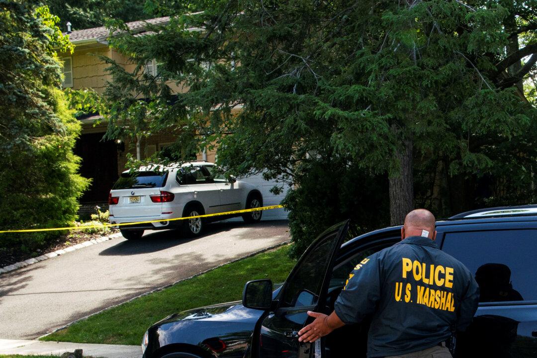 FBI: Roy Den Hollander Identified as Suspect in Shooting at Judge’s House