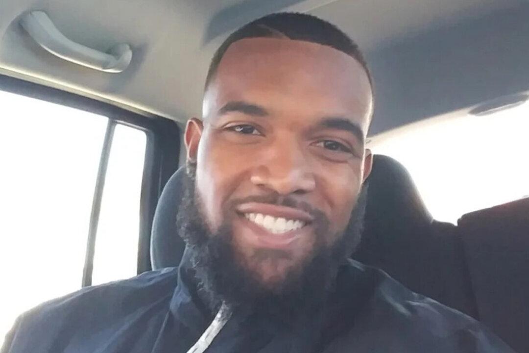 Former Wide Receiver Catches 3-Year-Old Boy Thrown From Burning Apartment Building