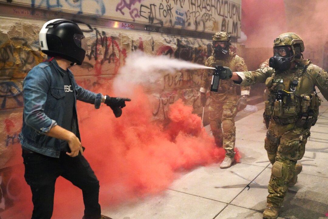 Rioters Set Fires, Try to Break Into Federal Courthouse in Portland