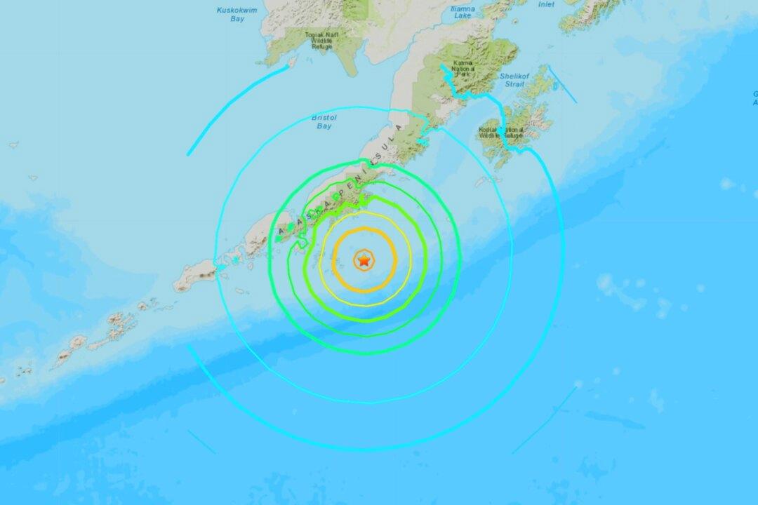 Powerful 7.8 Quake Hits Alaska Isles; Sparks Tsunami Warning