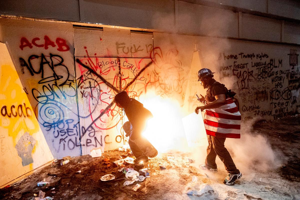 Portland Rioters Attempt to Break Into Federal Courthouse, Set Building on Fire