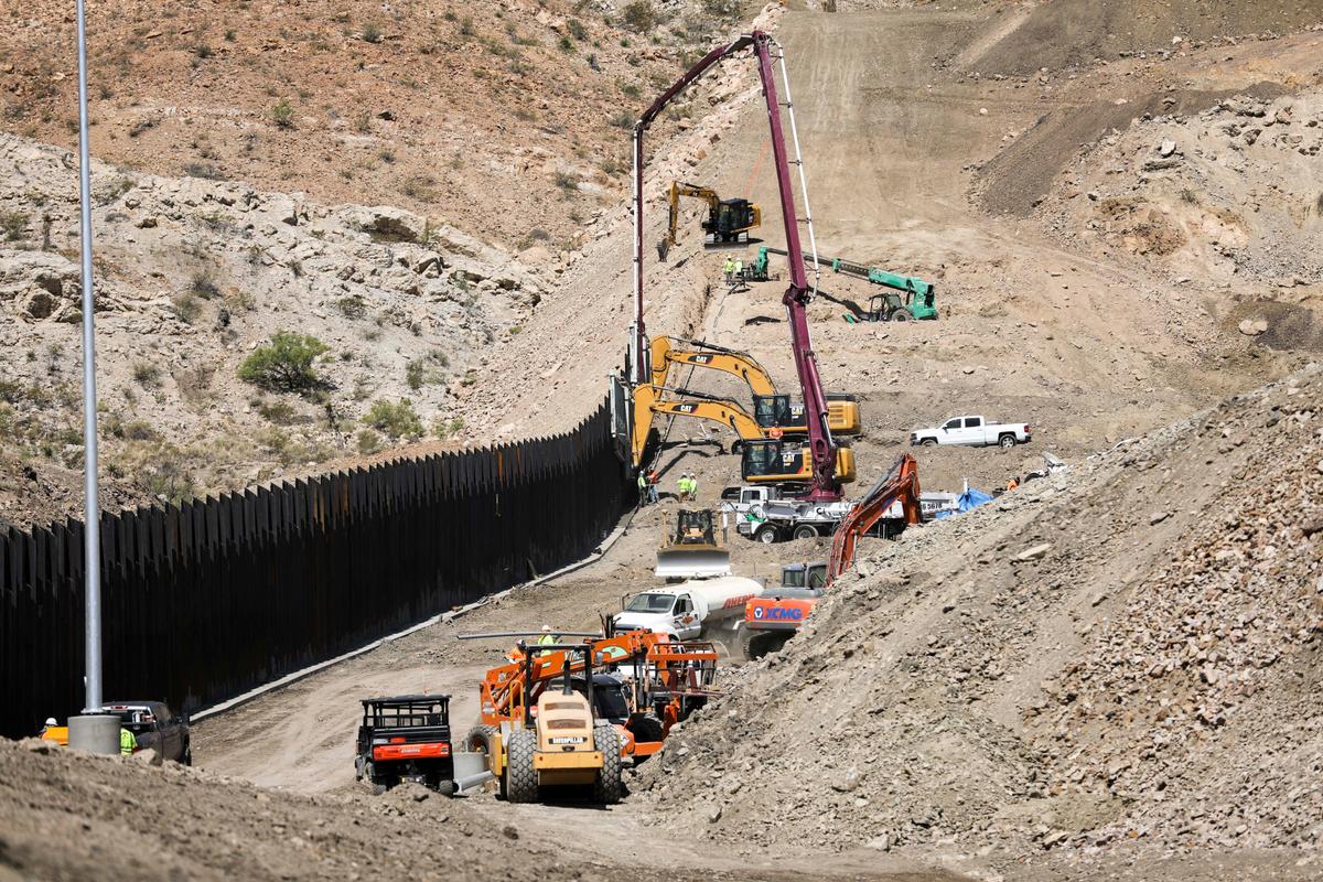 Environmentalists Ask Supreme Court to Block Use of Defense Funds for Border Wall